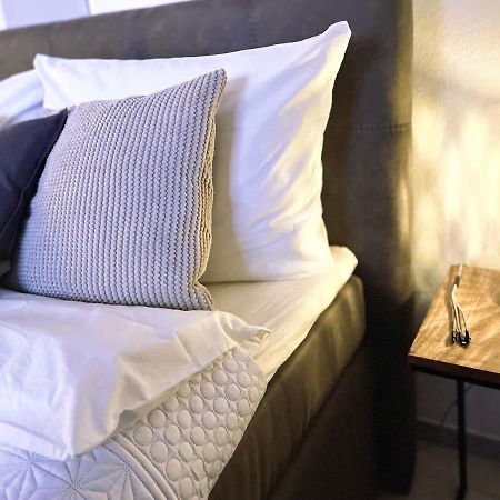 Apartment Im Gehobenen Stadtviertel - Perfekt Fuer Selbstversorger 阿伦 外观 照片