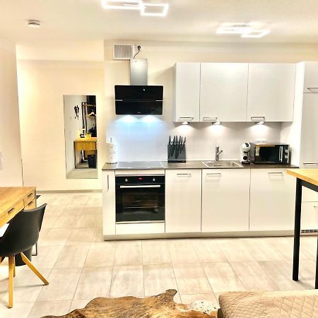Apartment Im Gehobenen Stadtviertel - Perfekt Fuer Selbstversorger 阿伦 外观 照片