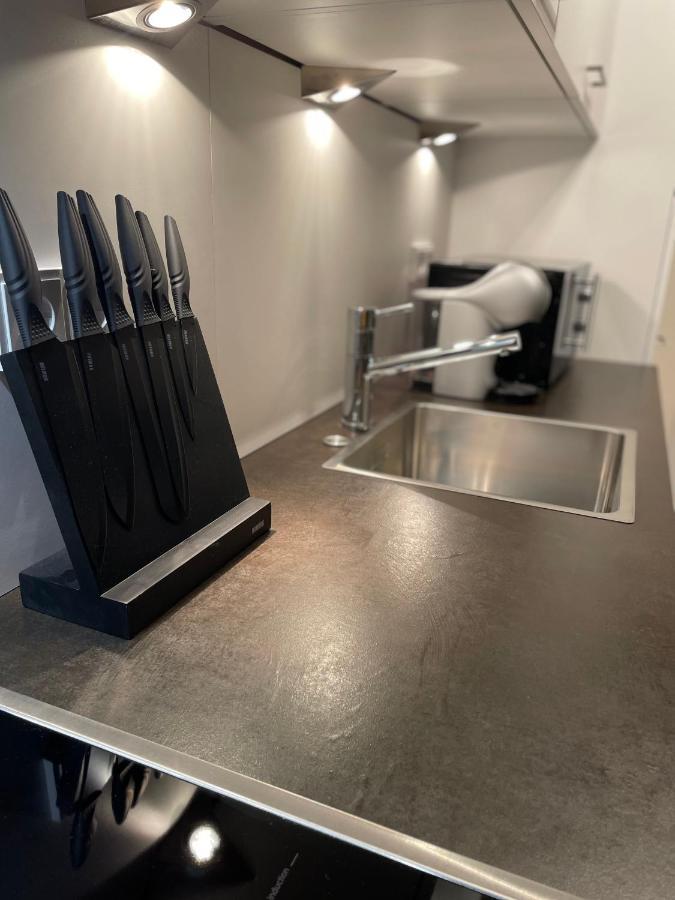 Apartment Im Gehobenen Stadtviertel - Perfekt Fuer Selbstversorger 阿伦 外观 照片